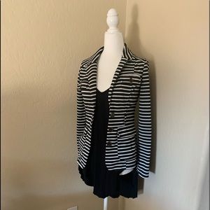 Striped fitted blazer with two functional pockets